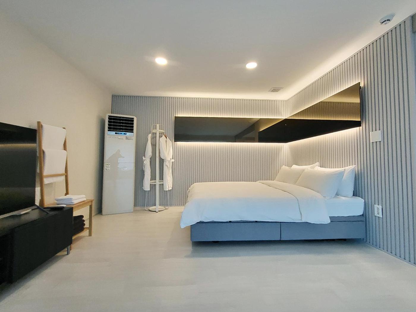 Penatess Pool Villa Чхунджу Экстерьер фото
